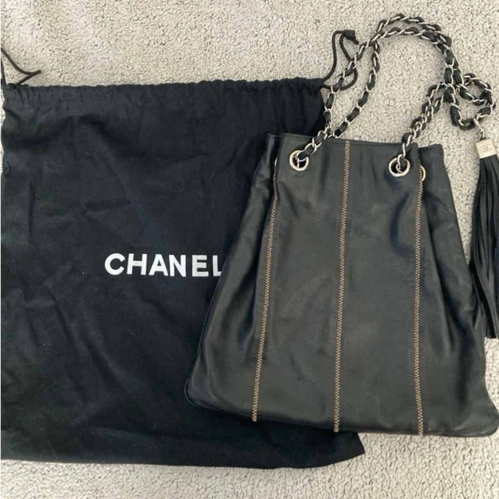 Chanel black tote chain shoulder bag